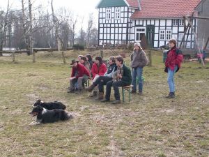 Anne mit  Seminarteilnehmern